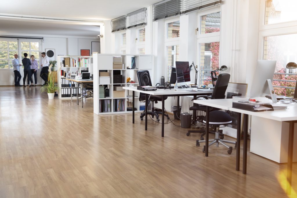 piso laminado para oficinas y locales comerciales